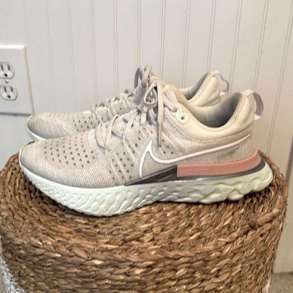Nike Women’s React Infinity Run Flyknit 2 ‘Platinum Tint’ CT2423-007 Size 8 US - Picture 2 of 12